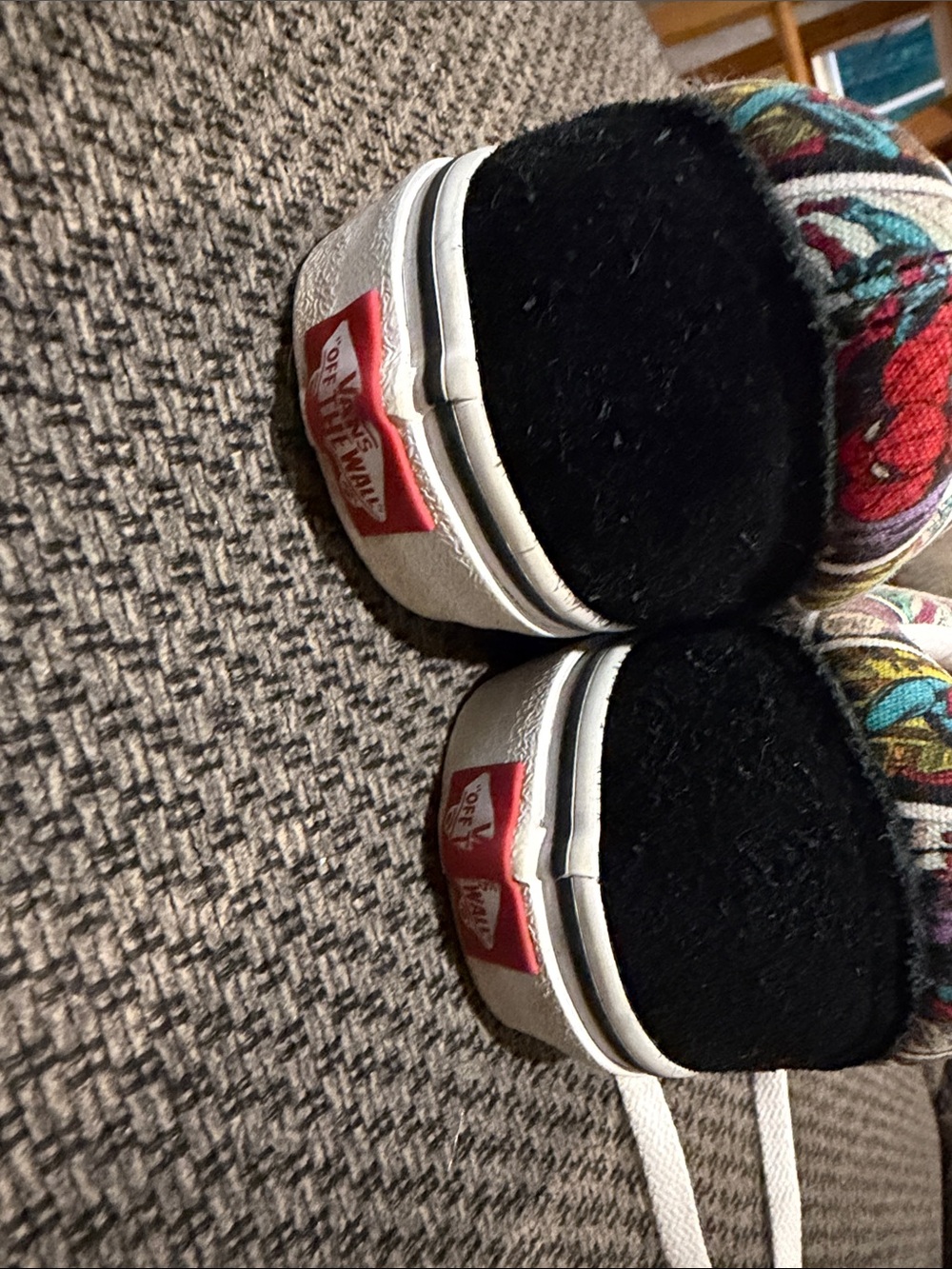 Women’s VANS Marvel Old School low tops - Picture 2 of 7